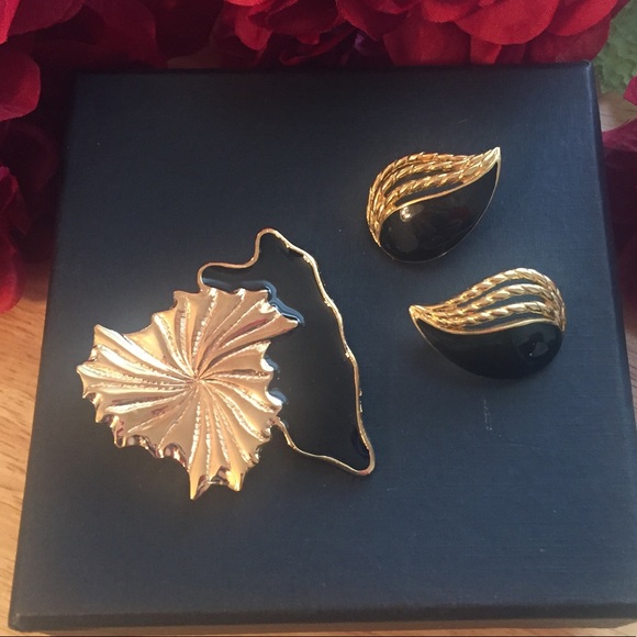 Jewelry - Vintage 80's Black and Gold Earrings and Pin